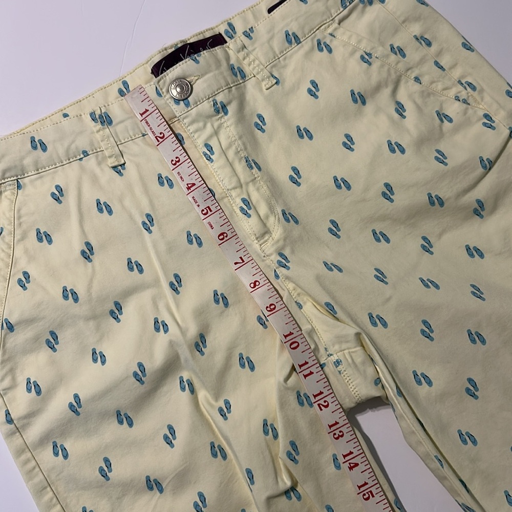 🟢3/$15 Gloria Vanderbilt Bermuda Shorts yellow with Blue flip Flops 14 petite - Picture 7 of 12